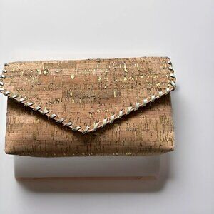 Lilly Pulitzer Madigan Cork Clutch with gold detail and detachable strap NWT